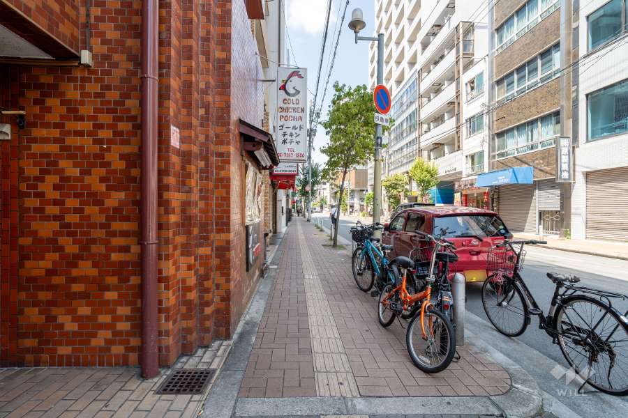 敷地南側の前面道路（東側から）