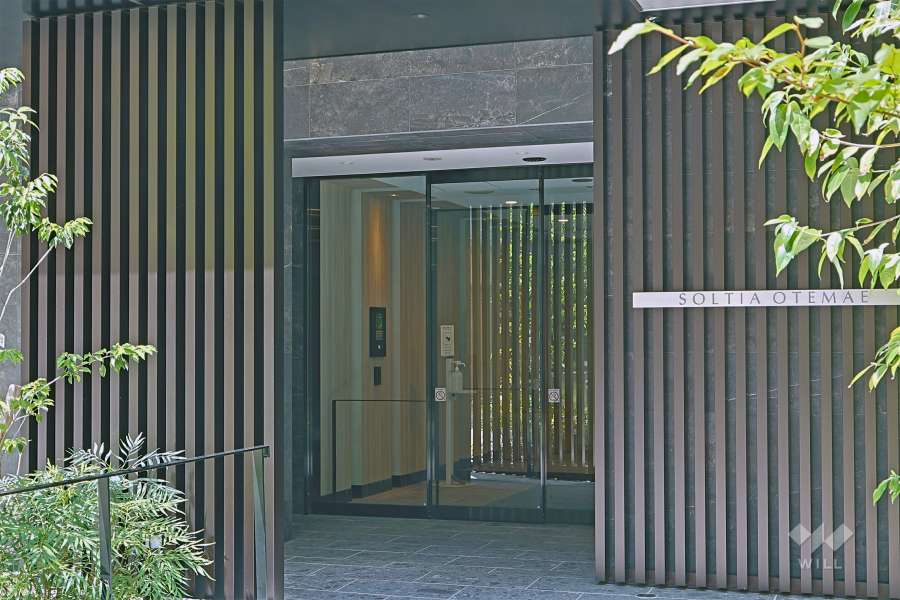 エントランスはオートロック付きです。