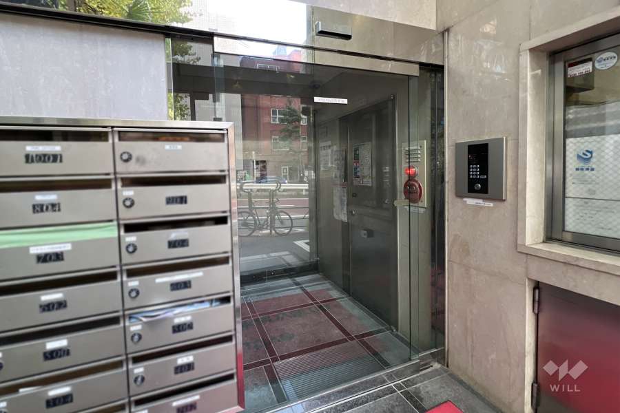 エントランスはオートロック付きです。