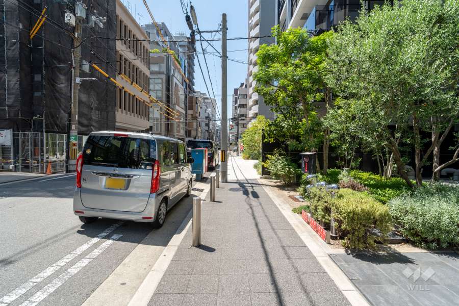 敷地北側の前面道路（東側から）