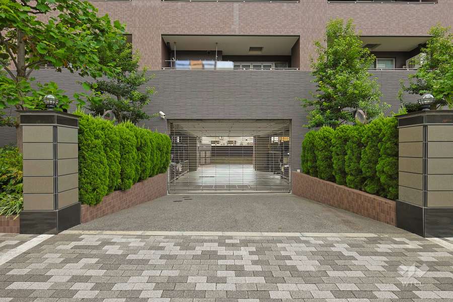 駐車場出入り口（リングシャッター付き）