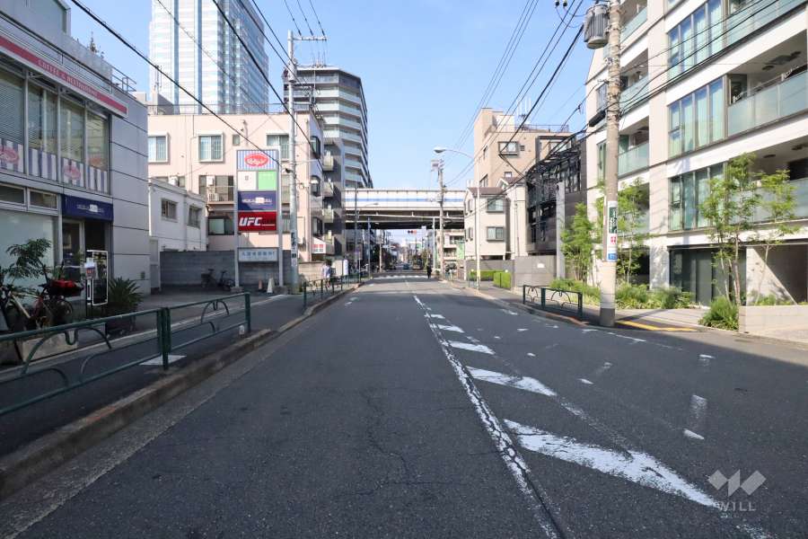 敷地北西側の前面道路
