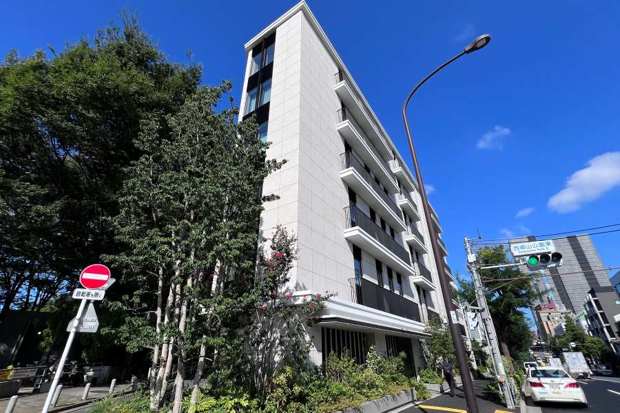グランドメゾン代官山ザパークの外観（東側から）