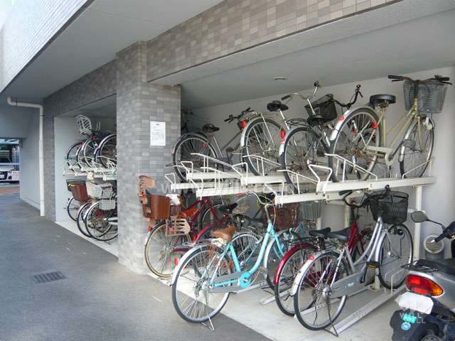 バイク置場と駐輪場