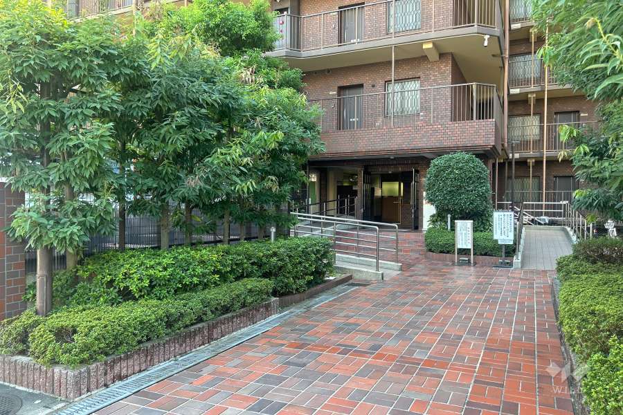 エントランスアプローチ　