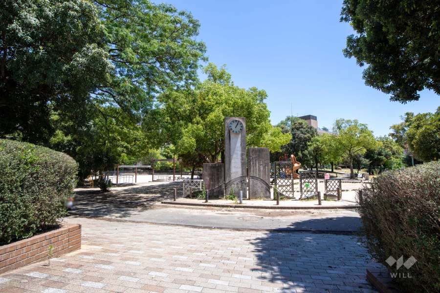 敷地に隣接して『片山北ふれあい公園』があります。