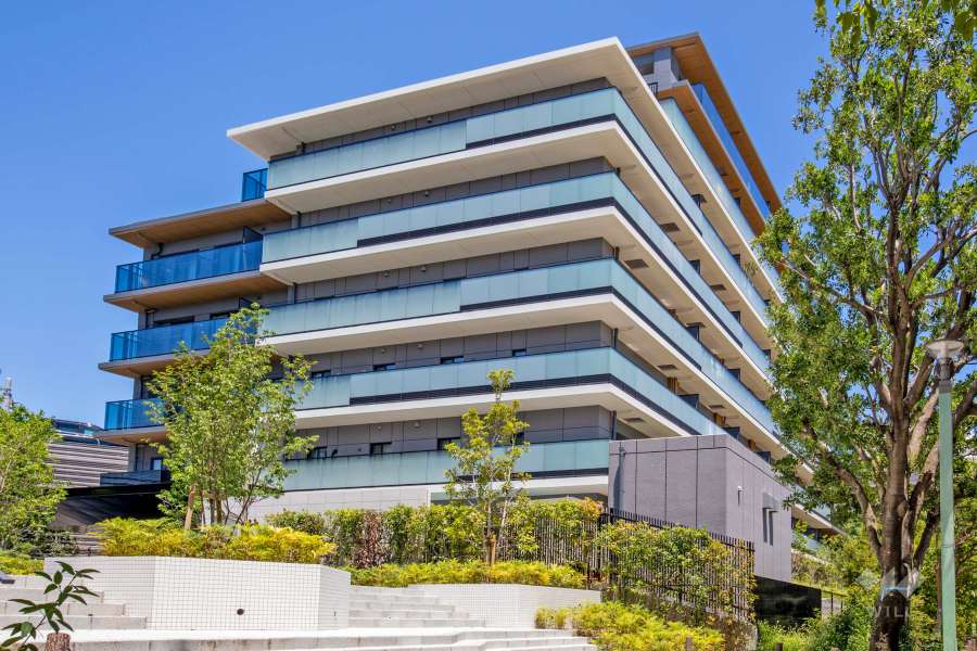 プラウド吹田の外観（南西側から）