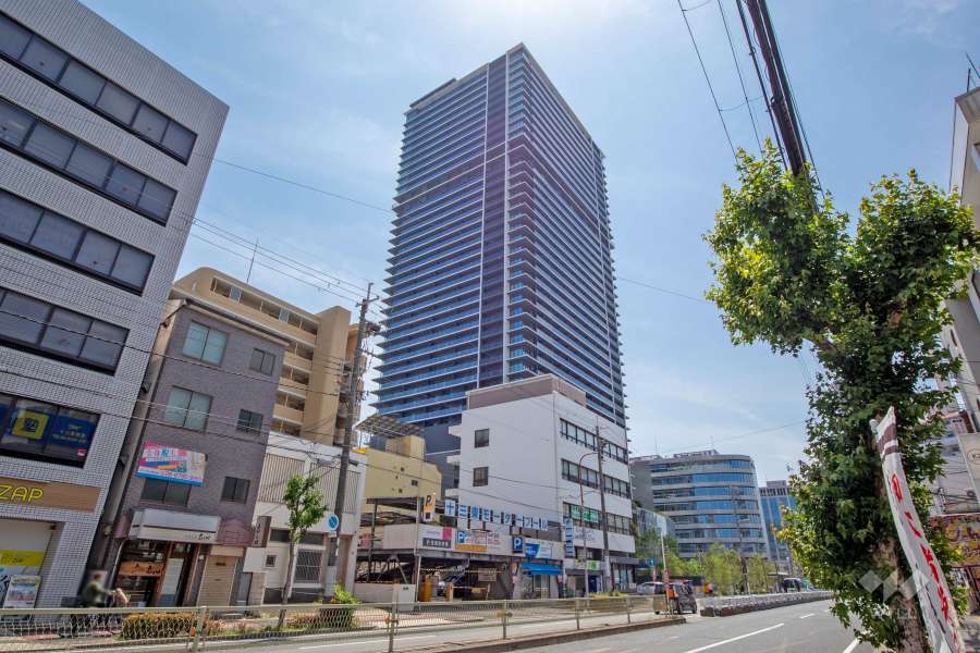 ジオタワー大阪十三の外観（北側から）