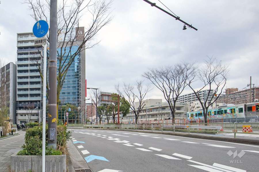 敷地北側の前面道路（東側から）