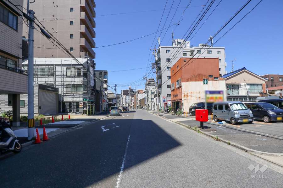敷地東側前面道路（南側から）