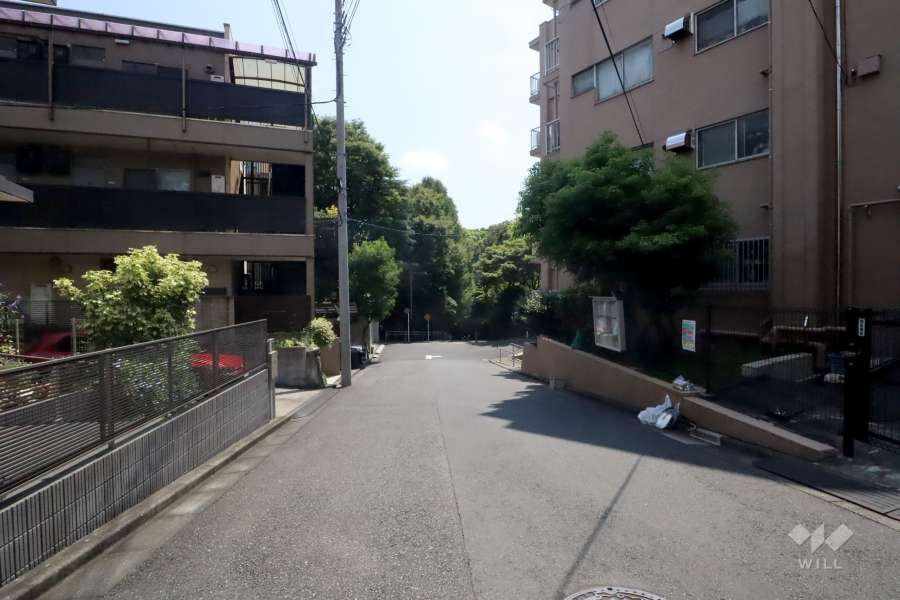 敷地北東側の前面道路