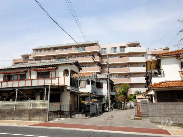 ユニーブル雲雀丘の外観（南側から）