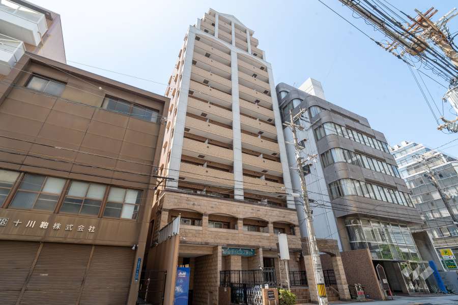 プレサンス心斎橋モデルノの外観（南東側から）　