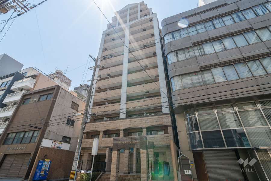 プレサンス心斎橋モデルノの外観（北東側から）　