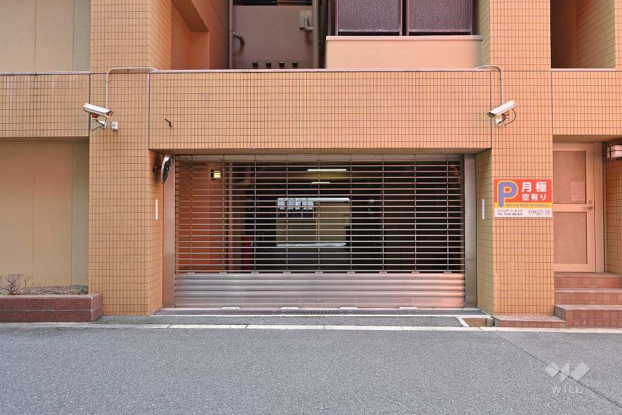 駐車場の出入り口（ゲート付き）