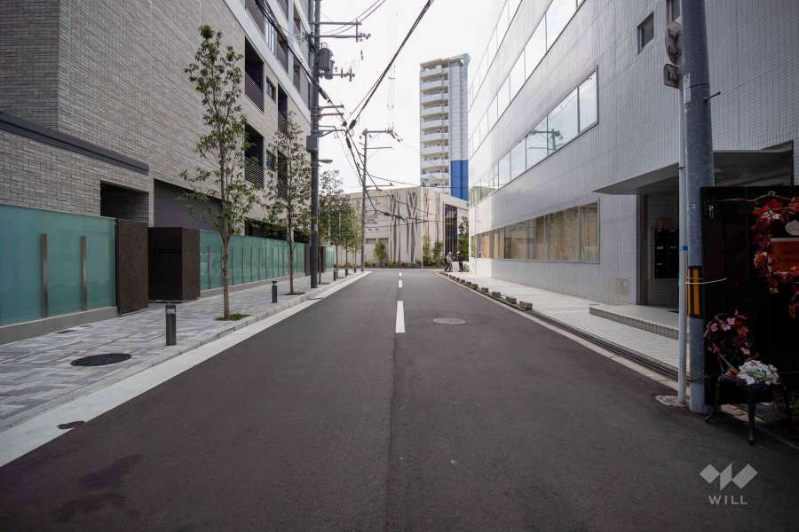 敷地北側の前面道路（東側から）