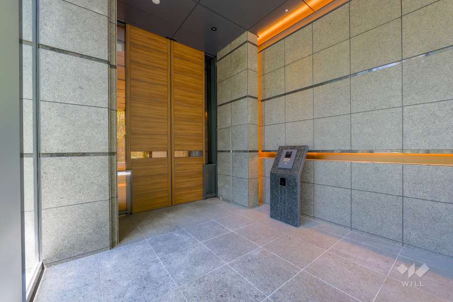 エントランスはオートロック付きです。　