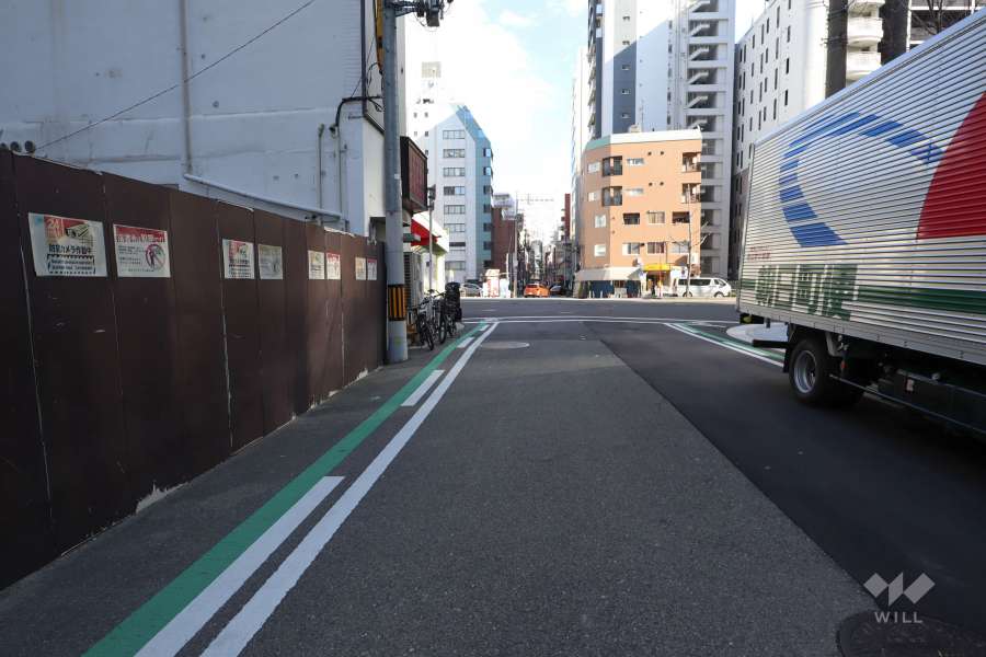 敷地北側の前面道路