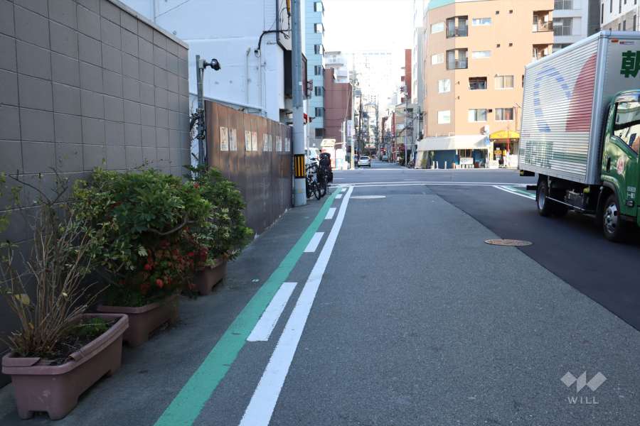 敷地北側の前面道路