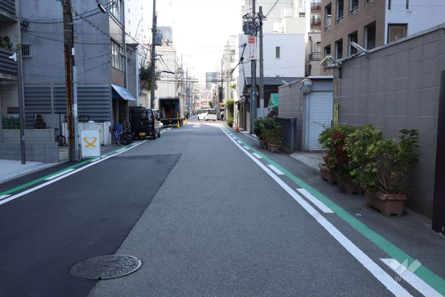 敷地北側の前面道路
