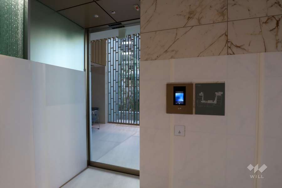 エントランスはオートロック付きです。