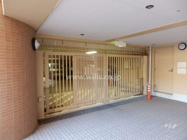 駐車場出入り口