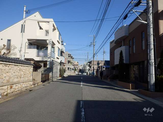 敷地北側の前面道路