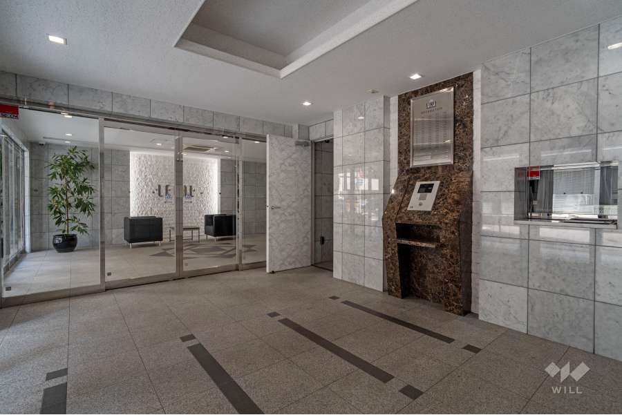 エントランスはオートロック付きです。