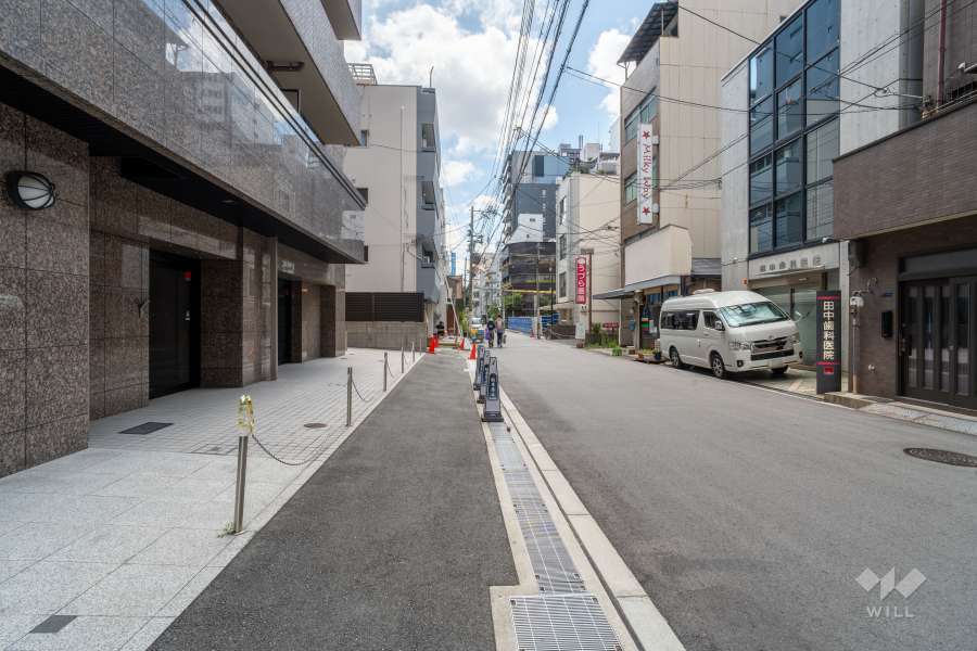 敷地の西側前面道路（北側から）