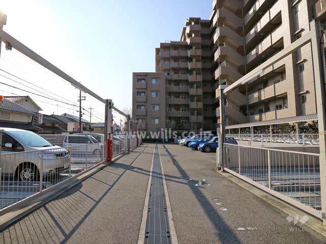 敷地内駐車場（屋外平面式と屋外機械式）