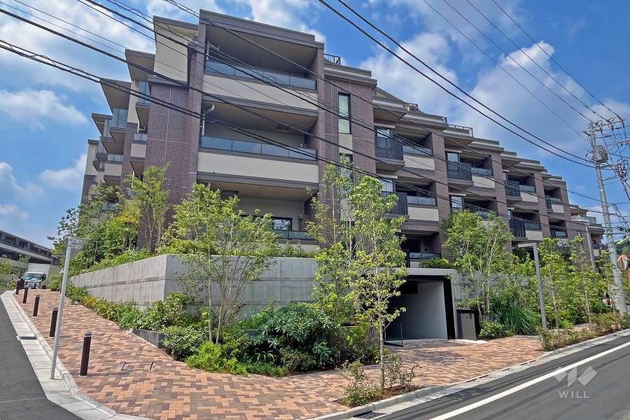 アトラスシティ千歳烏山グランスイート-杜ノ棟の外観（南東側から）