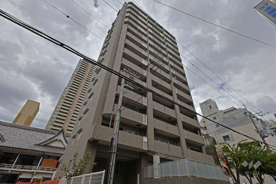 グランドハイツ龍造寺谷町六丁目の外観（南西側から）