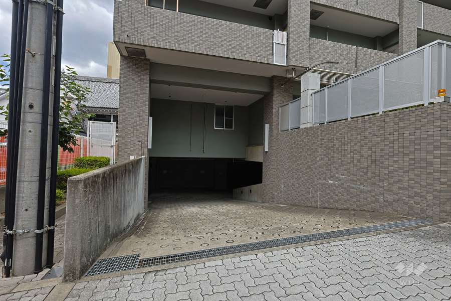 駐車場の出入り口