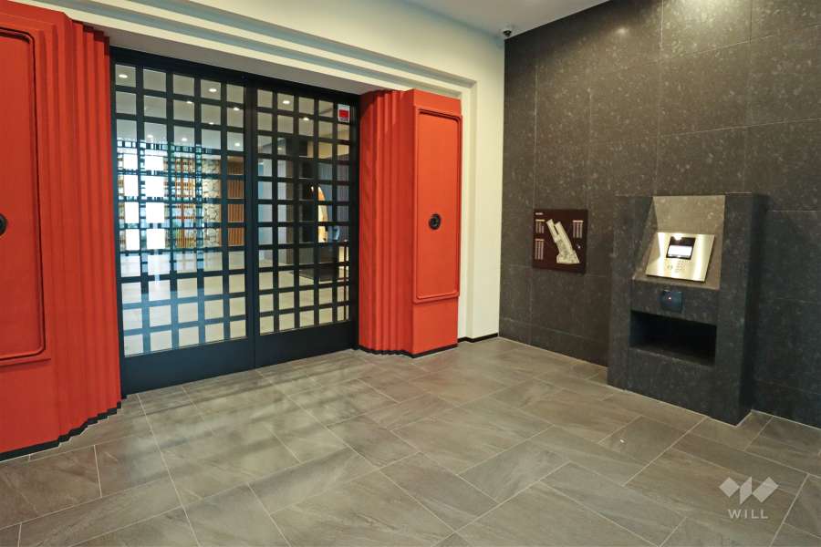 エントランスはオートロック付きです。