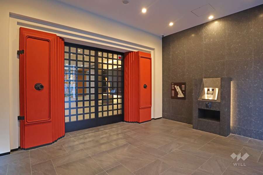 エントランスはオートロック付きです。