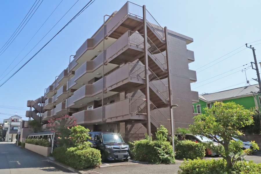 コスモ新川崎の外観(北側から)