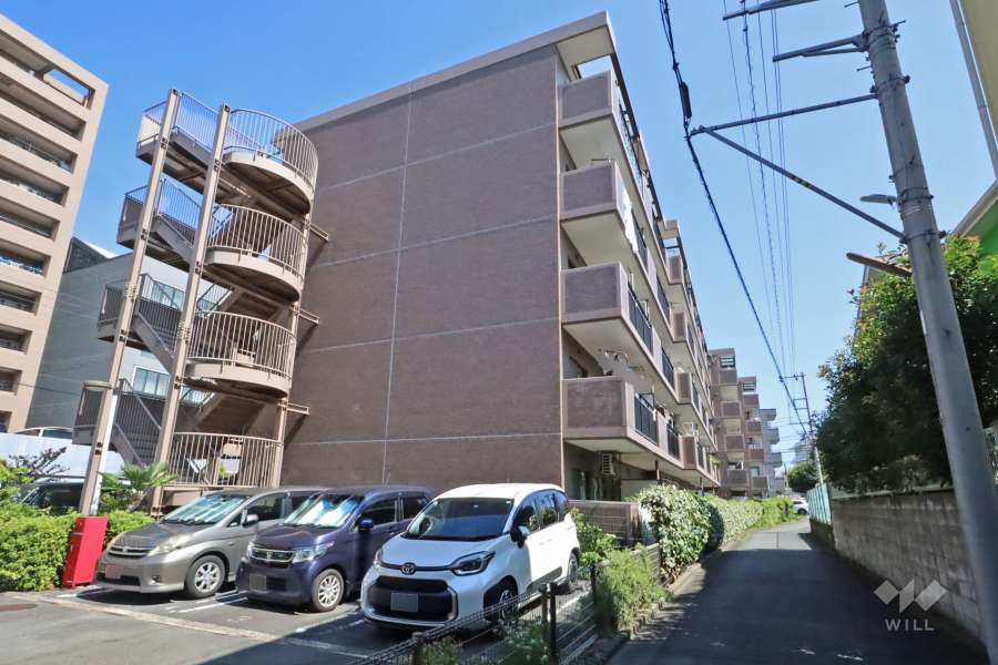 コスモ新川崎の外観(西側から)