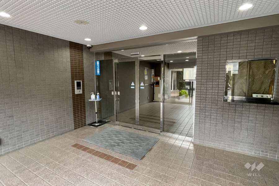 エントランスはオートロック付きです。