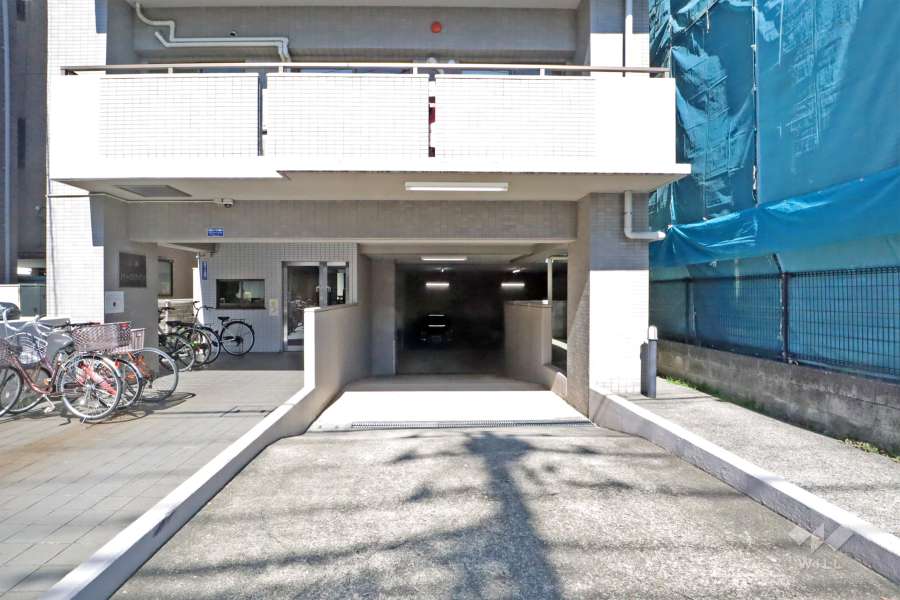 屋内駐車場の出入り口