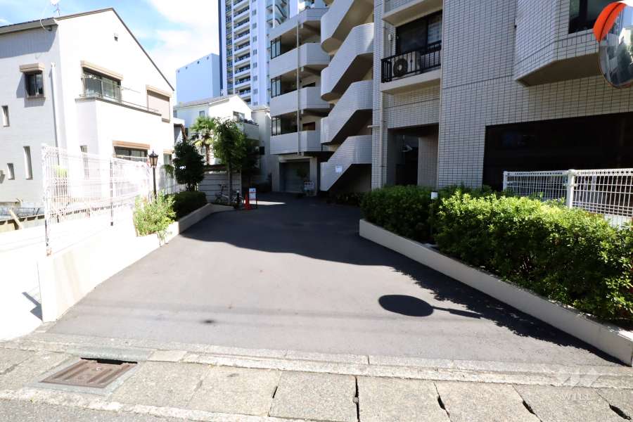 駐車場の出入り口