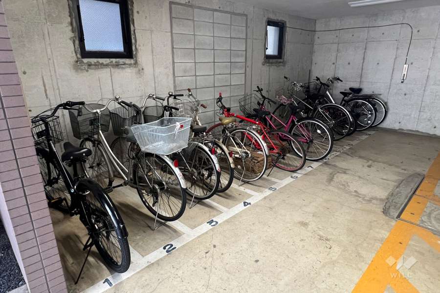 屋内に設けられた駐輪場・バイク置場