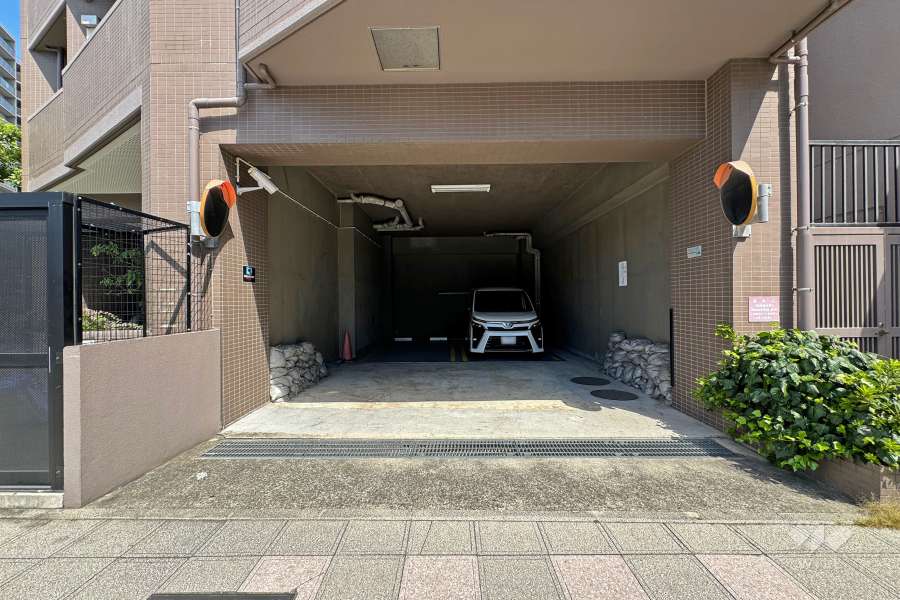 敷地内駐車場（屋内平面式）