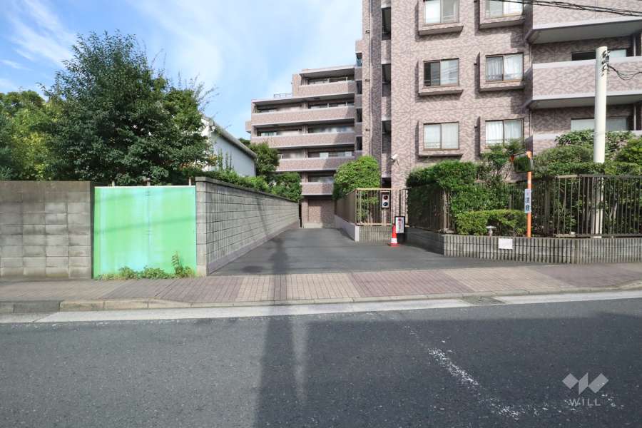 駐車場の出入り口　