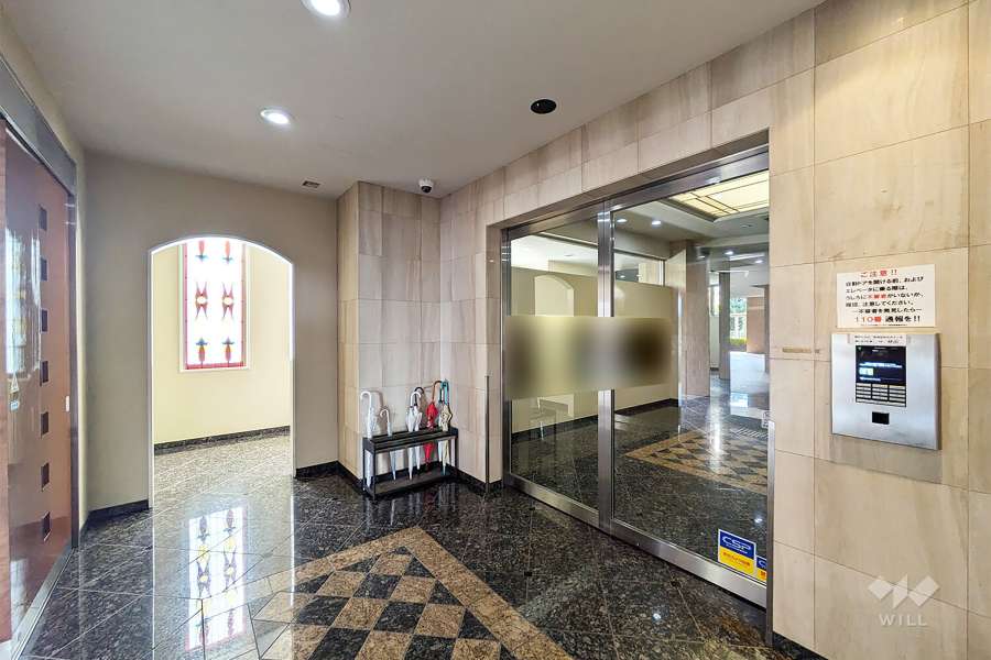 エントランスはオートロック付きです。