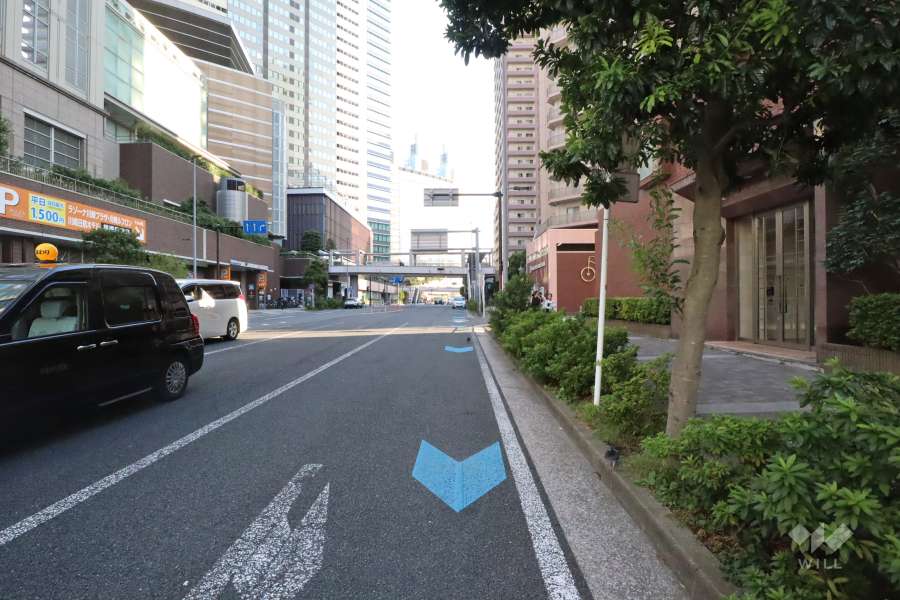敷地東側の前面道路