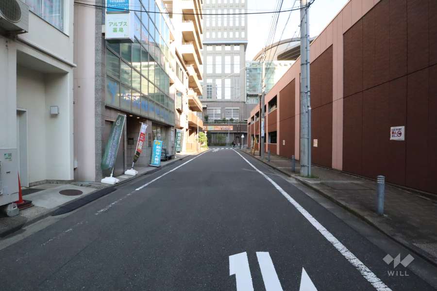 敷地南側の前面道路