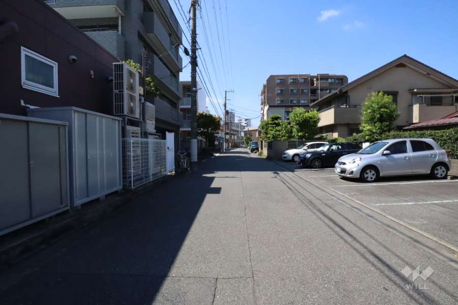 敷地北東側の前面道路