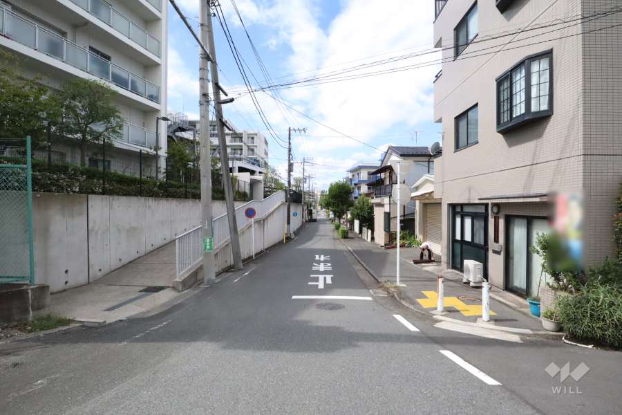 敷地北西側の前面道路