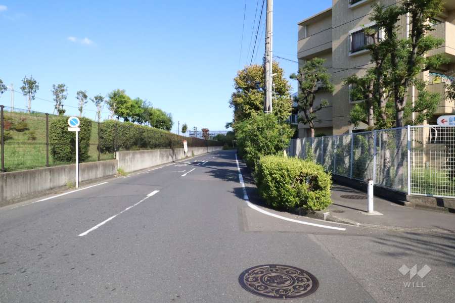 敷地北側の前面道路