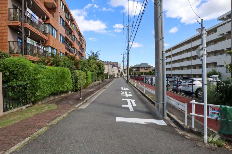 敷地南側の前面道路